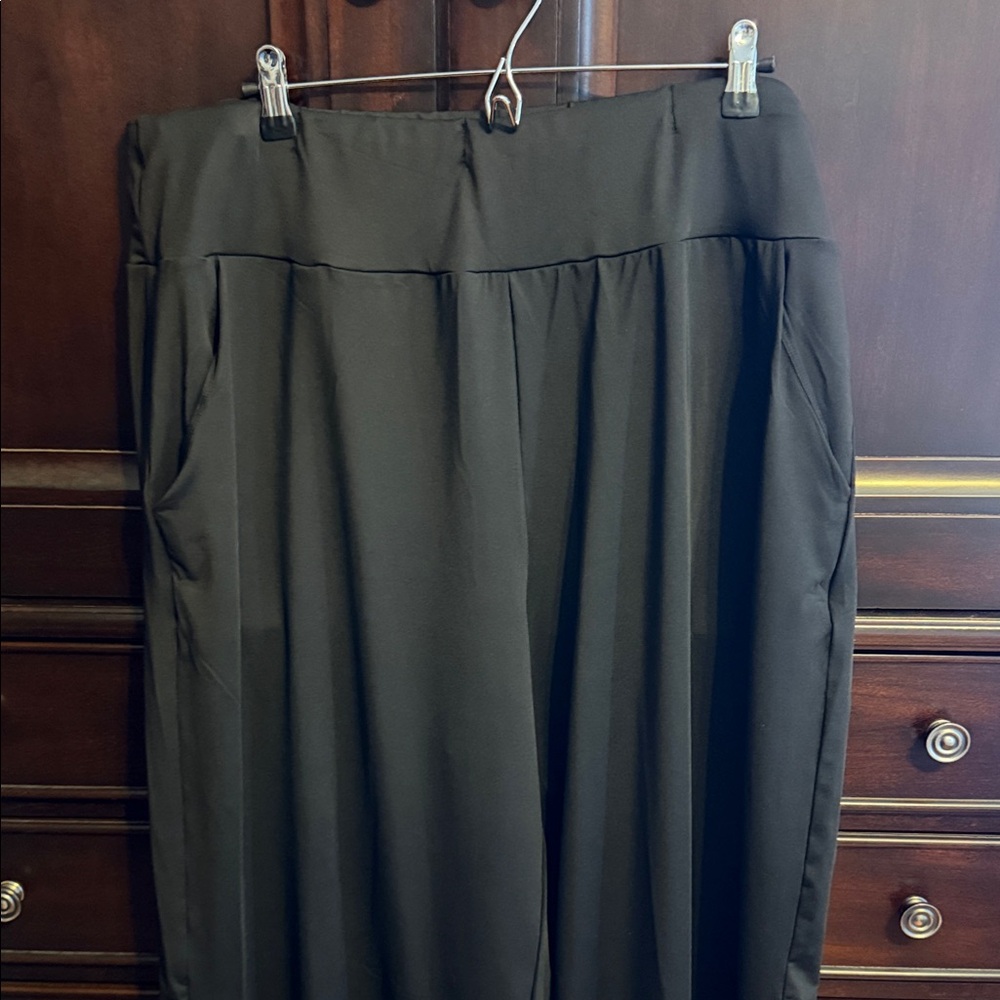 Black Wide-Leg Pull-On Pants with Pockets